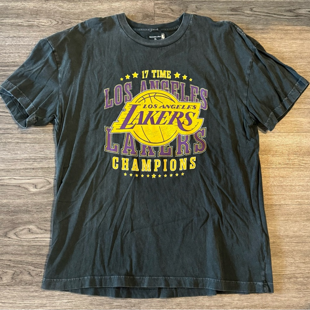 Abercrombie men’s relaxed fit lakers t shirt - size XL